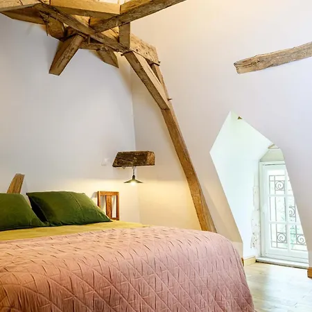 La Maison Carré - A Romantic House By The River For Two *