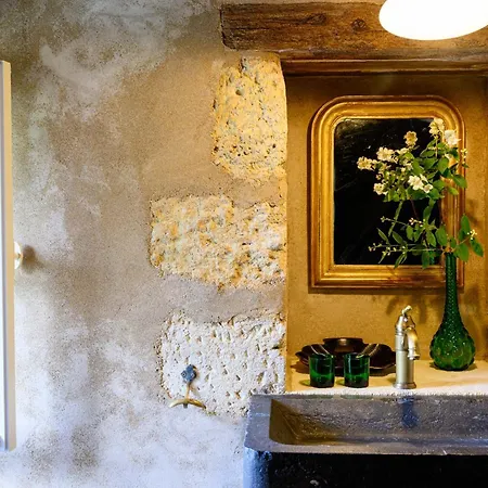 La Maison Carré - A Romantic House By The River For Two *
