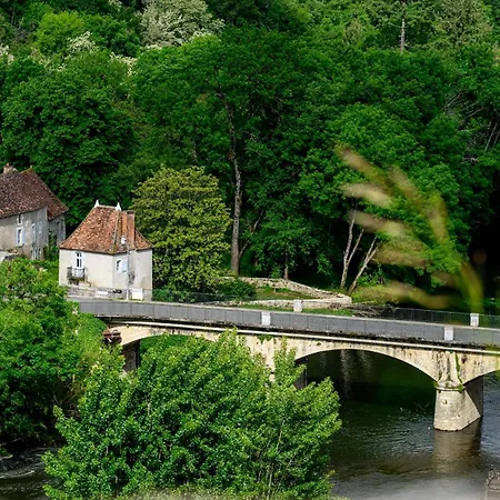 Villa La Maison Carré - A Romantic House By The River For Two *