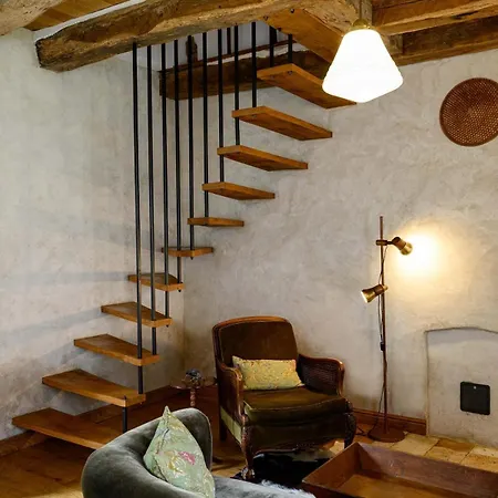 La Maison Carré - A Romantic House By The River For Two